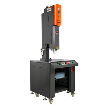 Machine de soudage par ultrasons pour pare-chocs